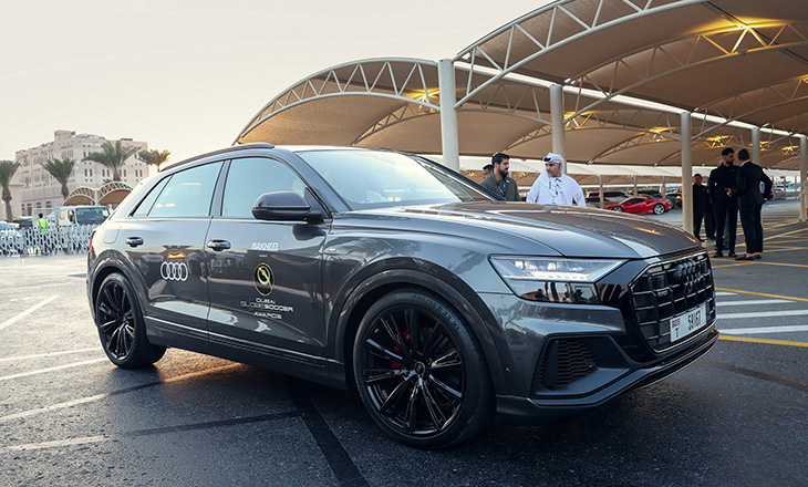 أساطير كُرة القدم توجهوا إلى حفل "جوائز دبي جلوب سوكر 2024" في سيارات Audi الفاخرة
